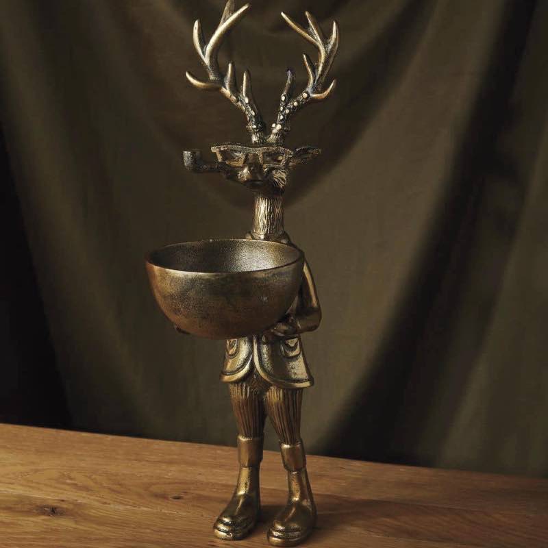 Buck with Pipe Dish Stand