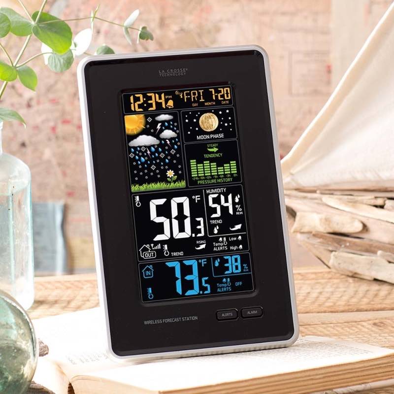 La Crosse&reg; Vertical Wireless Forecast Station in Color